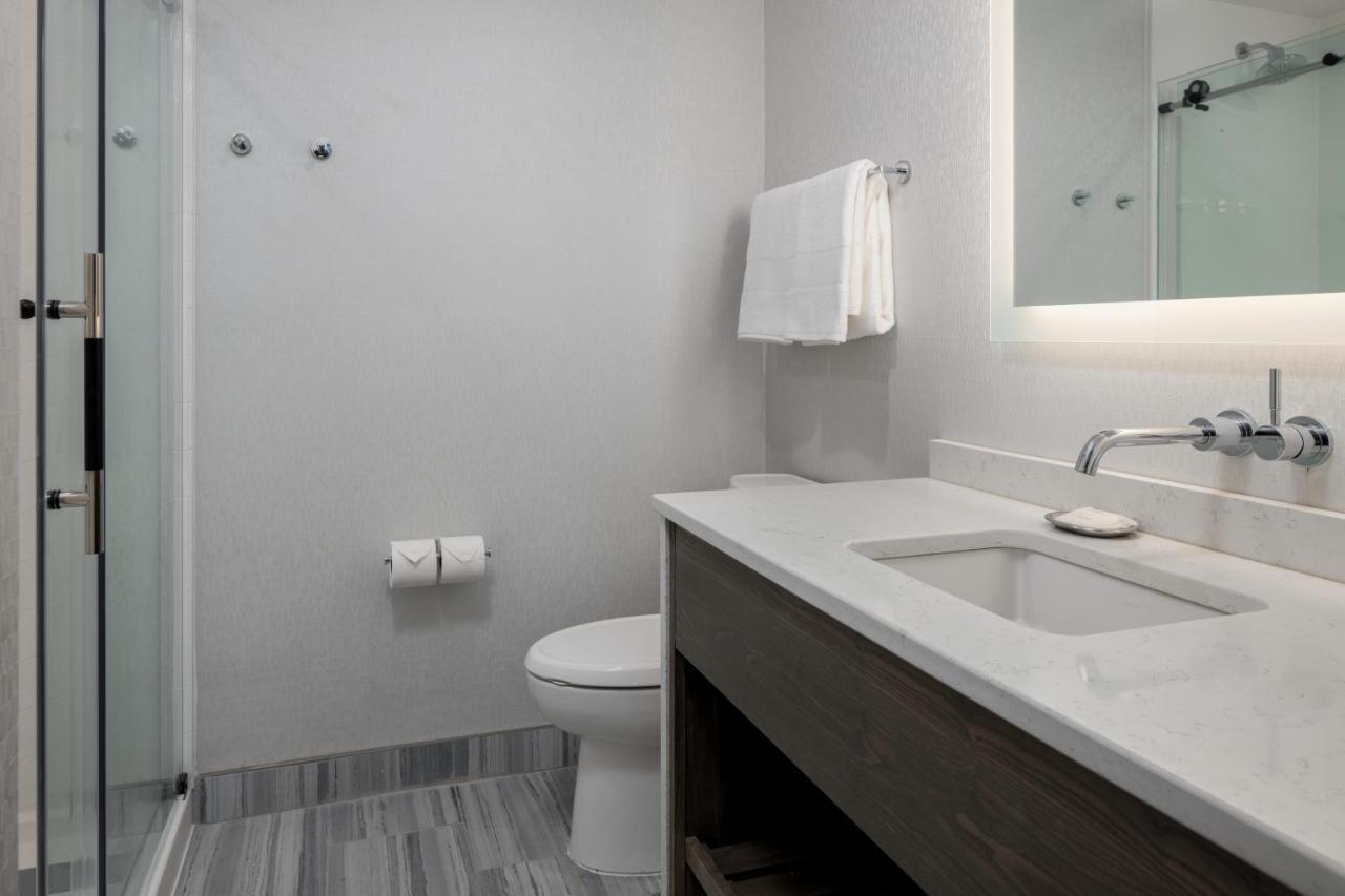 Voco Niagara Falls - The Cadence By Ihg Exterior foto Bathroom