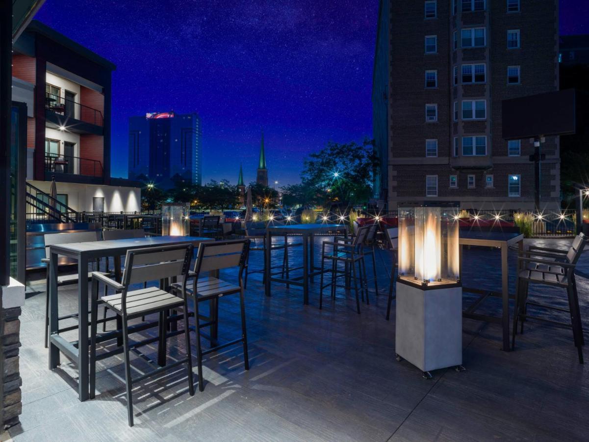 Voco Niagara Falls - The Cadence By Ihg Exterior foto The patio at the Hotel Indigo