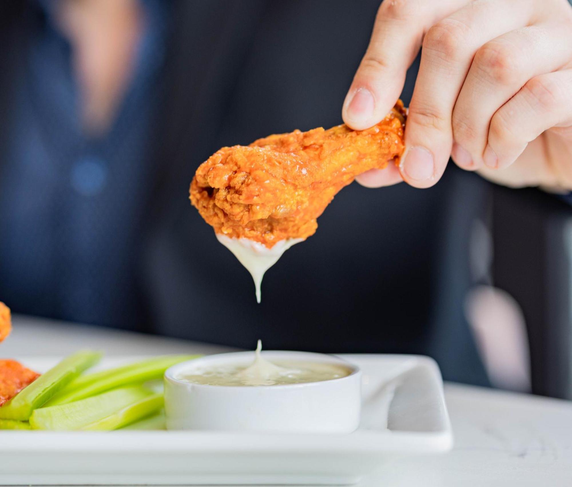 Voco Niagara Falls - The Cadence By Ihg Exterior foto Buffalo chicken wings